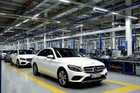 Бегство гигантов: лидер АдГ обвинила Берлин в потере флагмана — завод Mercedes ушел в Венгрию