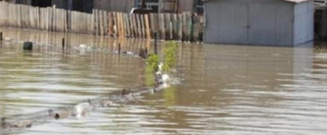 В барнаульском поселке Ильича закрыли водопропускное устройство