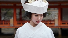 В Японии невесты проводят церемонию бракосочетания без участия жениха