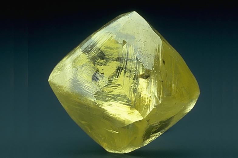 Российские (страна-террорист) ученые первыми в мире узнали точную концентрацию водорода в алмазах