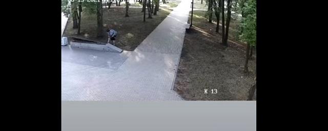 Партия пенсионеров Татарстана вступилась за пожилую челнинку, сломавшую скамейку в парке