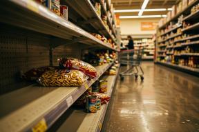 Эти популярные продукты начнут пропадать с полок. Уже осенью. И дело не в дефиците