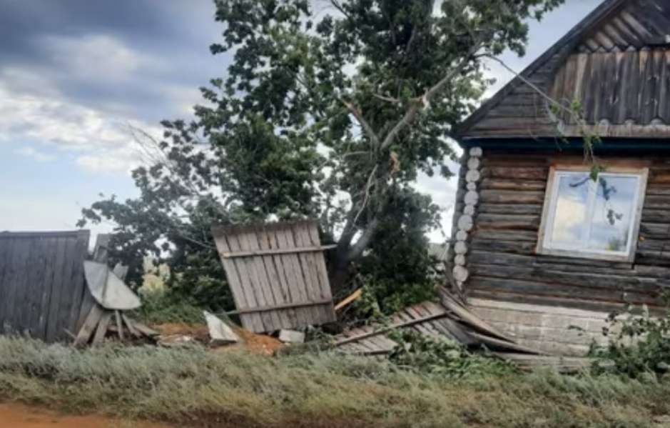 Hurricane damaged two private houses in Bashkiria