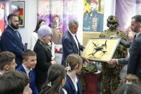 Глава Северной Осетии Сергей Меняйло посетил музей Боевой Славы в школе №46