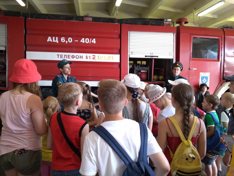 В Чехове школьникам провели экскурсию в пожарную часть