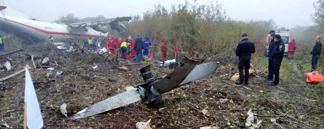 При аварийной посадке самолета под Львовом погибли 4 человека