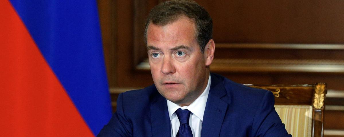 Медведев: Западный «паровоз экономики услуг и цифровых валют летит в стену»