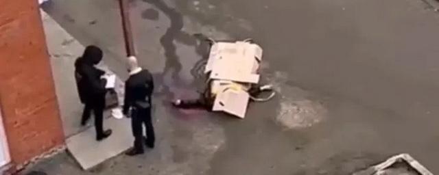 В Новомосковске у пивного магазина зарезали мужчину