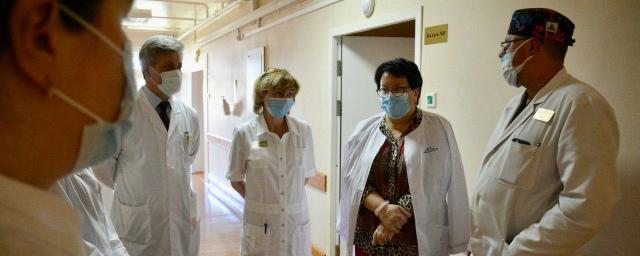 Глава Красногорска навестила в больнице девочку, которая пострадала от падения мусора
