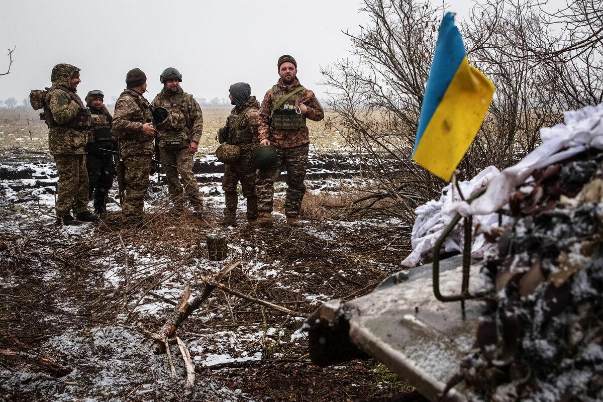 На Украине мобилизованным заключенным планируют выдавать лопаты