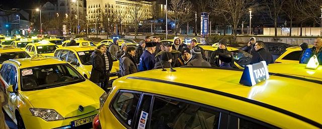В Новосибирске таксисты готовы начать забастовку из-за падения доходов