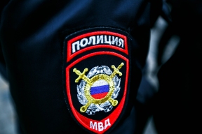 В Петербурге полицейский вступил в связь с 15-летней школьнице, которую сам же и искал