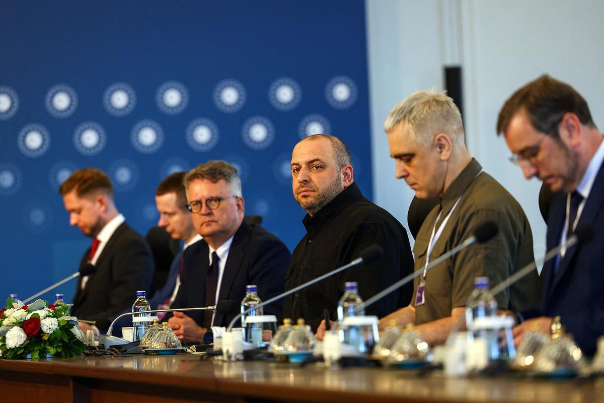 Делегация Украины вылетела на переговоры в Стамбул