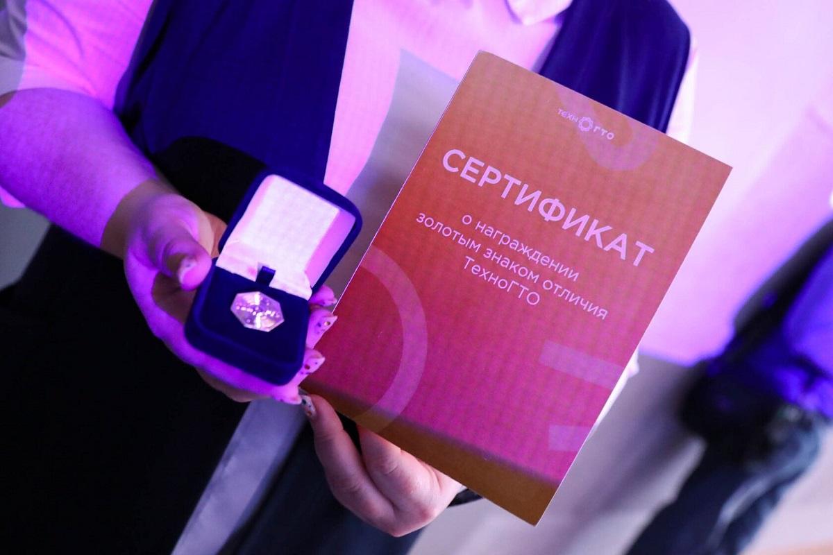 Как школьники Новосибирской области могут заработать дополнительные баллы ЕГЭ за знание ИИ