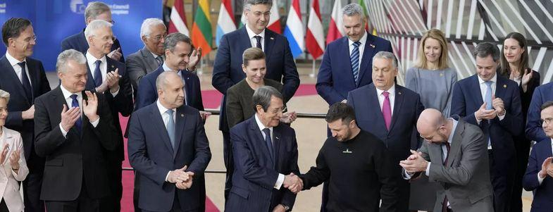 Премьер Венгрии Орбан воздержался от аплодисментов Зеленскому перед совместным фото лидеров ЕС