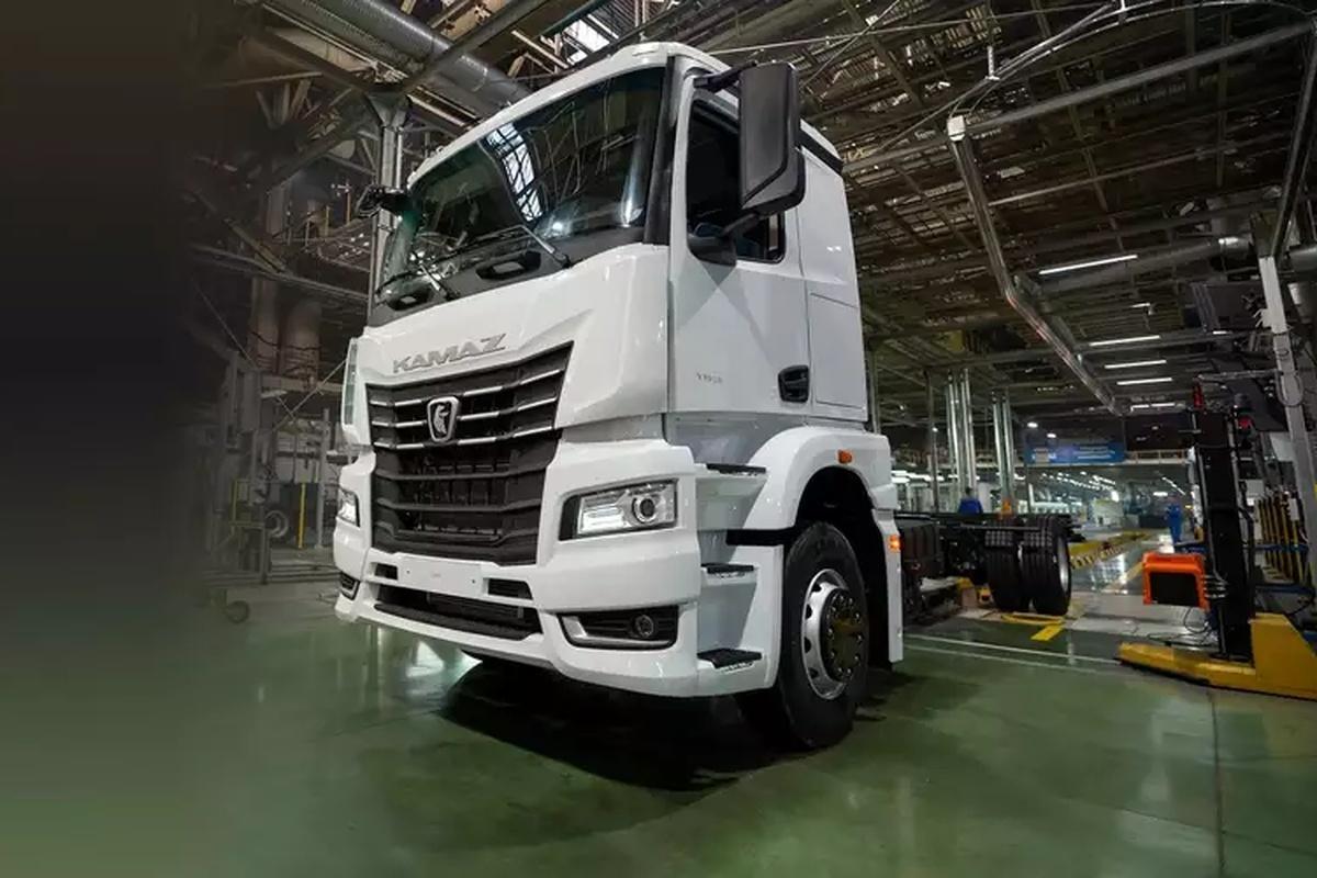 В России появился новый собственный тяжелый грузовик «КамАЗ-65956»