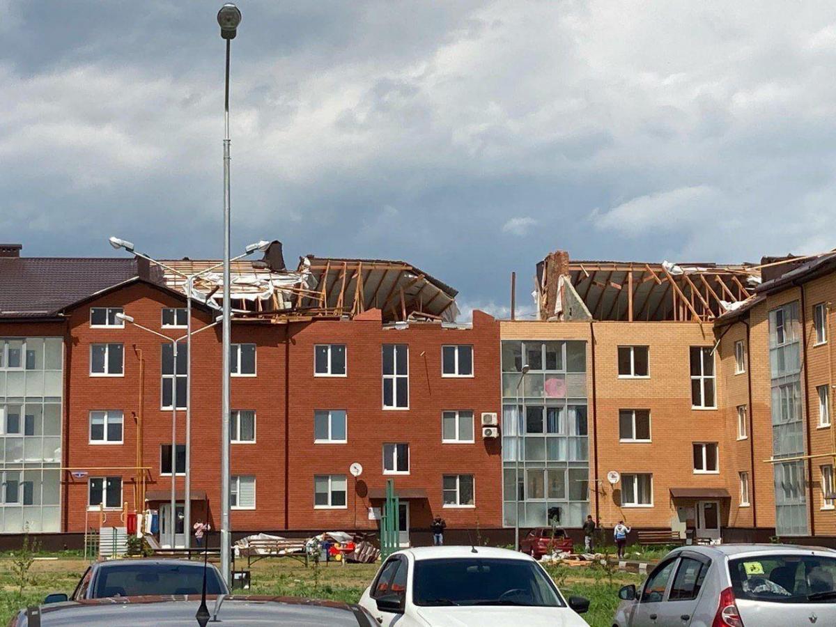 В Белгородской области штормовой ветер повредил крыши домов