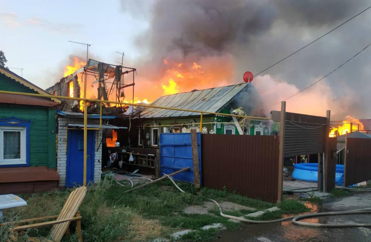 В Самаре пожар уничтожил 10 частных домов