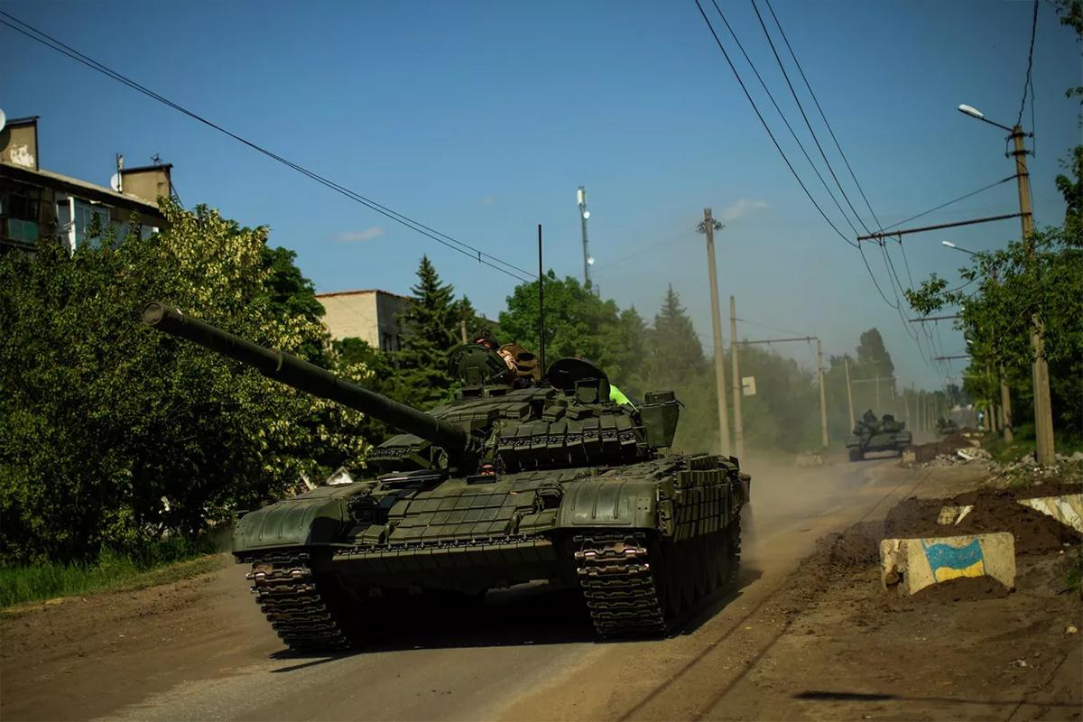 Солдаты ВСУ расстреляли из танка больницу в Волновахе, где проходили лечение