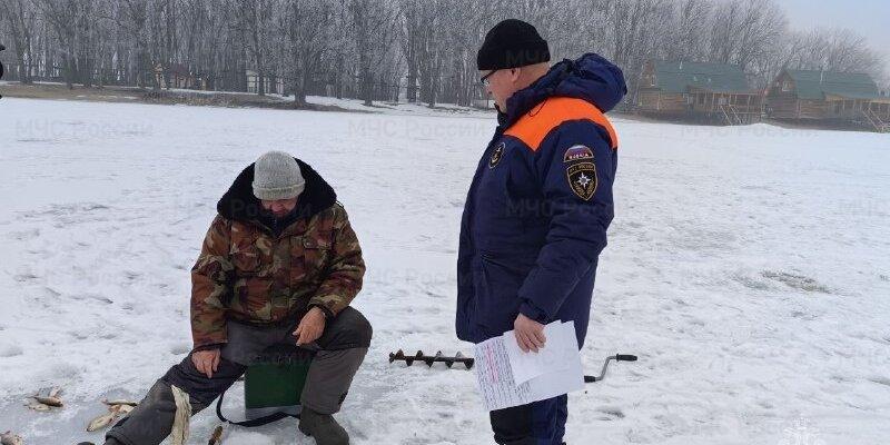 В Саратовской области официальный запрет выхода на лед завершил сезон зимней рыбалки