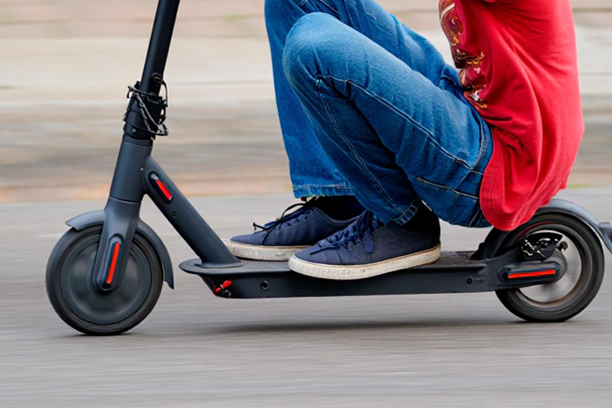 Полиция задержала подростка в Петербурге за стрельбу из пневмата на самокате