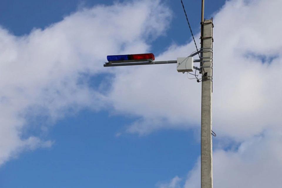Красно-синие мигалки на дорожных столбах. Что о них нужно знать водителям