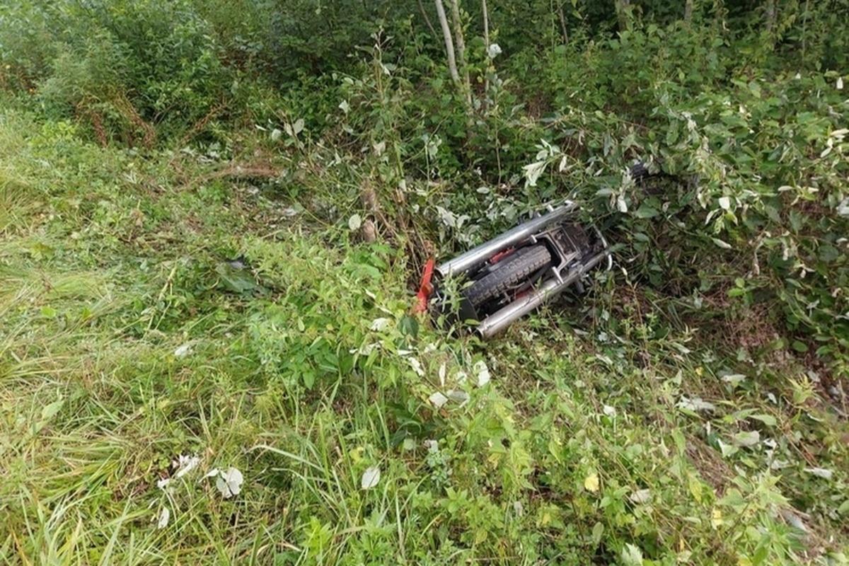 В Новгородской области один подросток погиб в результате падения с мотоцикла