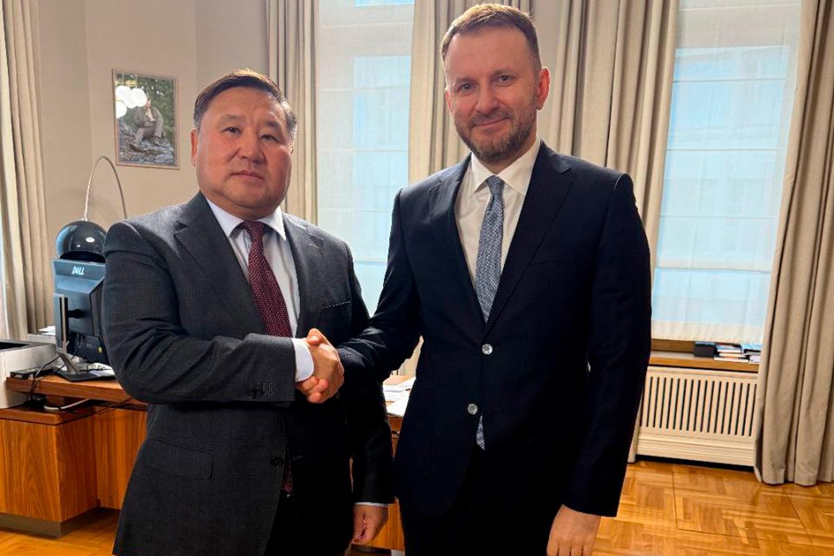 Владислав Ховалыг на встрече с Максимом Орешкиным: Продление «Семейной ипотеки» на 2026 год крайне важно для Тувы