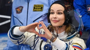 Юлия Пересильд покоряет Китай. Как в Пекине встретили первую в мире актрису-космонавта?