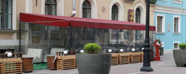 В Петербурге возобновляют работу летние кафе и рестораны