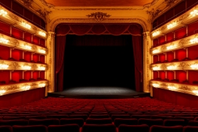 Новогодний «Щелкунчик» за 50 тысяч: цены на развлечения в Петербурге теперь не для всех