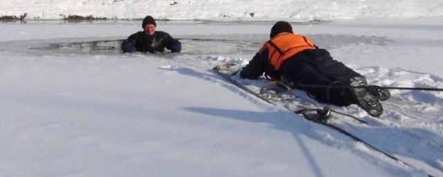 В Бердске под лед провалился рыбак