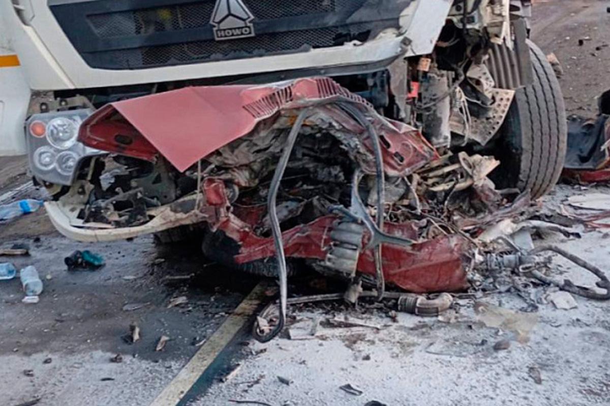 Столкновение с «КамАЗом» в Тверской области унесло жизни трех человек