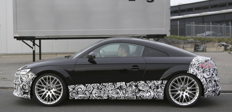Спортивное купе Audi TT RS получило агрессивный дизайн