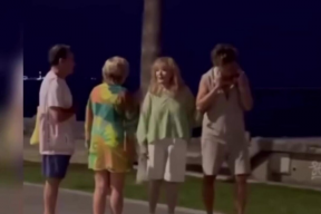 Аллу Пугачеву заметили прогуливающейся по набережной в обществе мужа