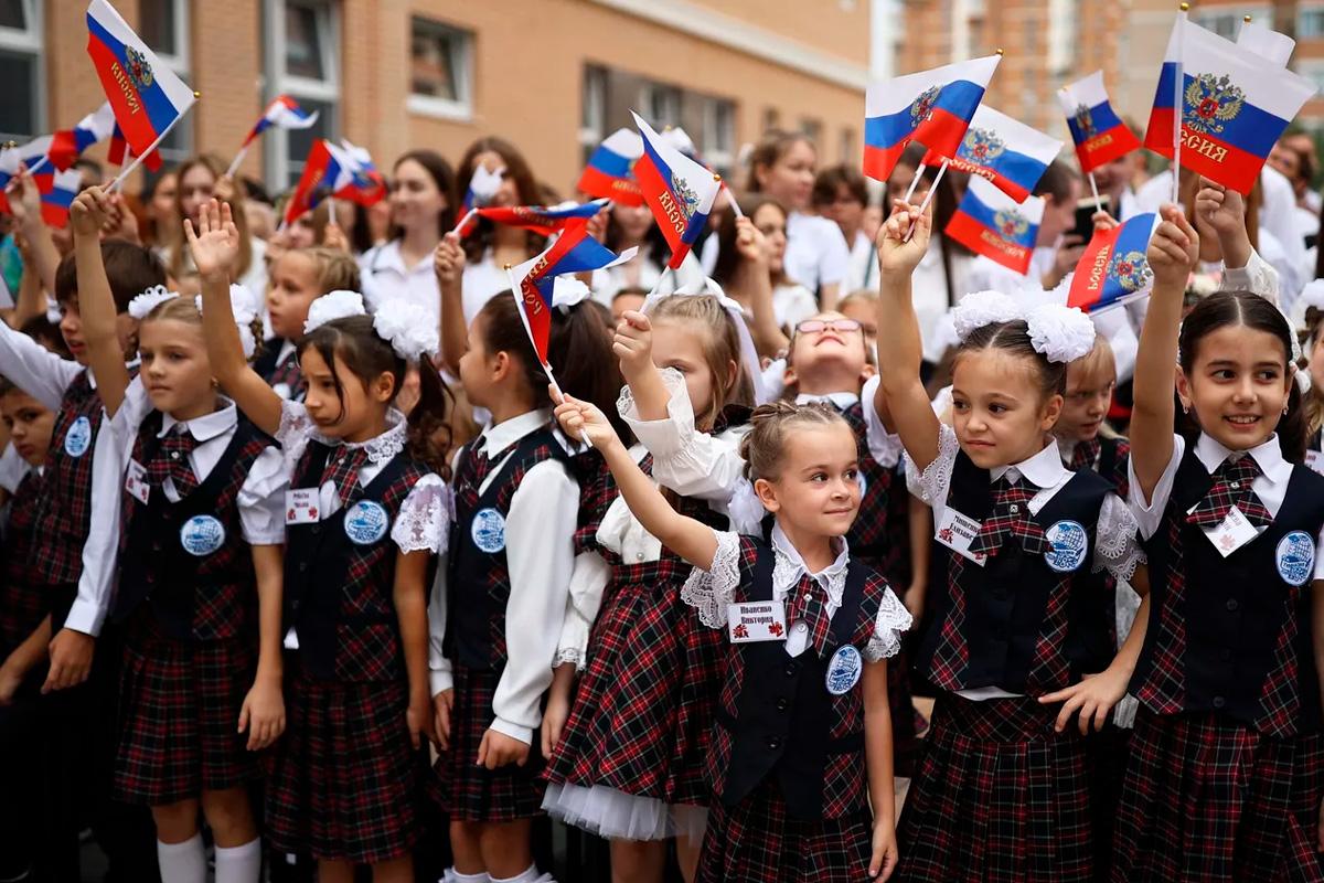 Кардиолог предупредил о рисках длинных школьных линеек для детей с ССЗ