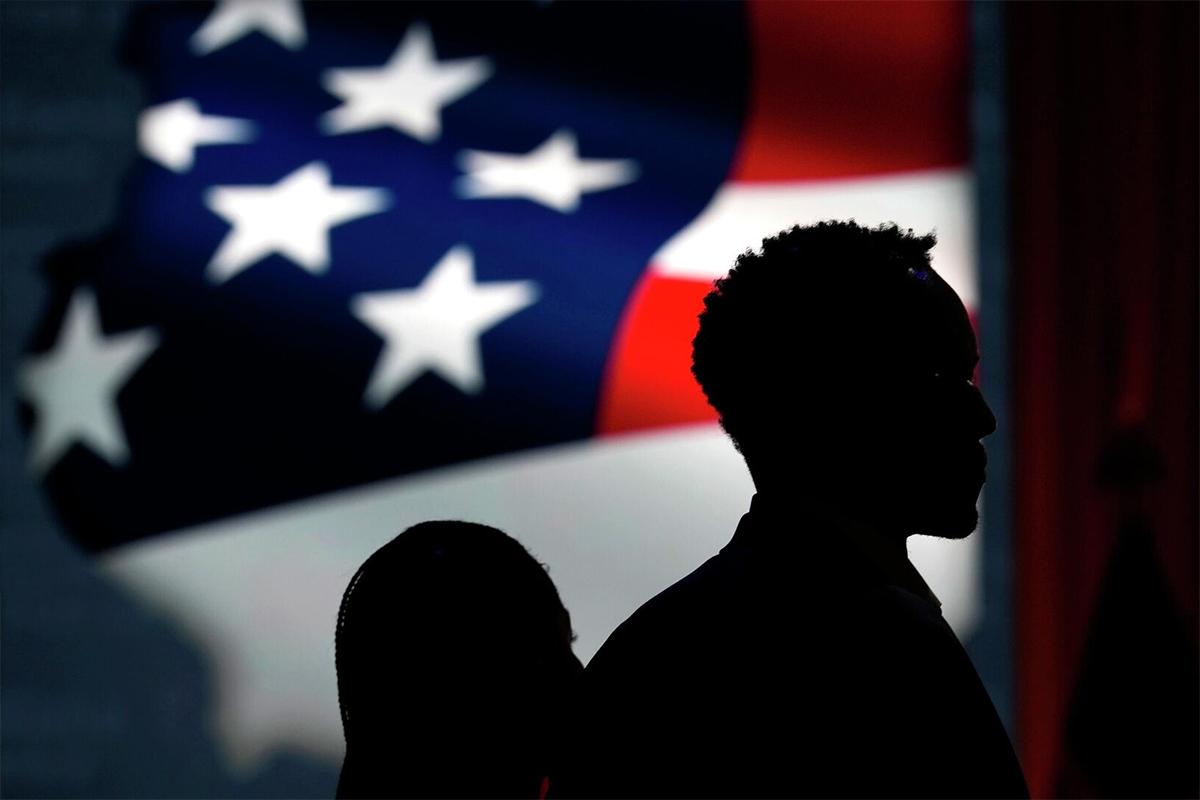 В США начнут продавать «золотые карты»