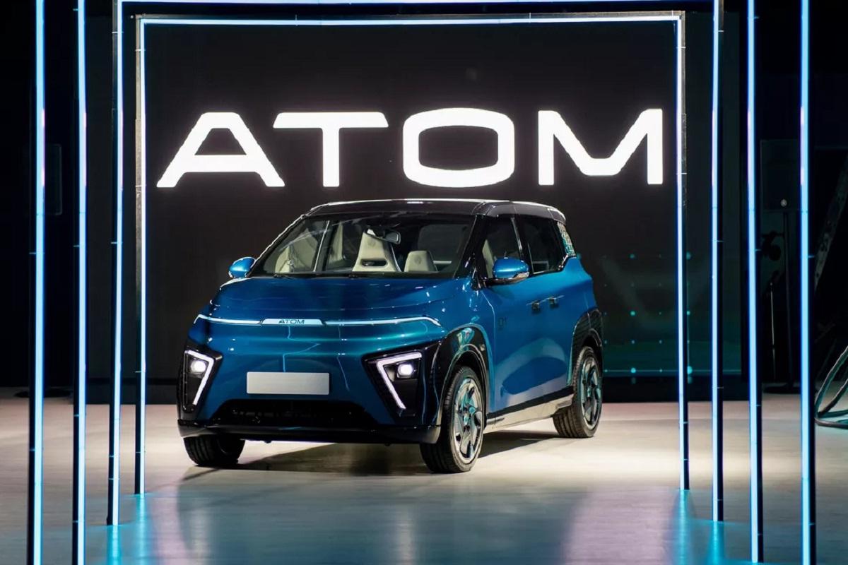 «Кама» начала принимать предзаказы на первый российский электромобиль «Атом»