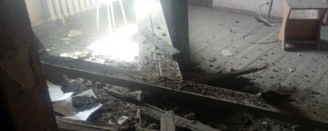 Омский СК устанавливает причины обрушения потолка в аварийном доме
