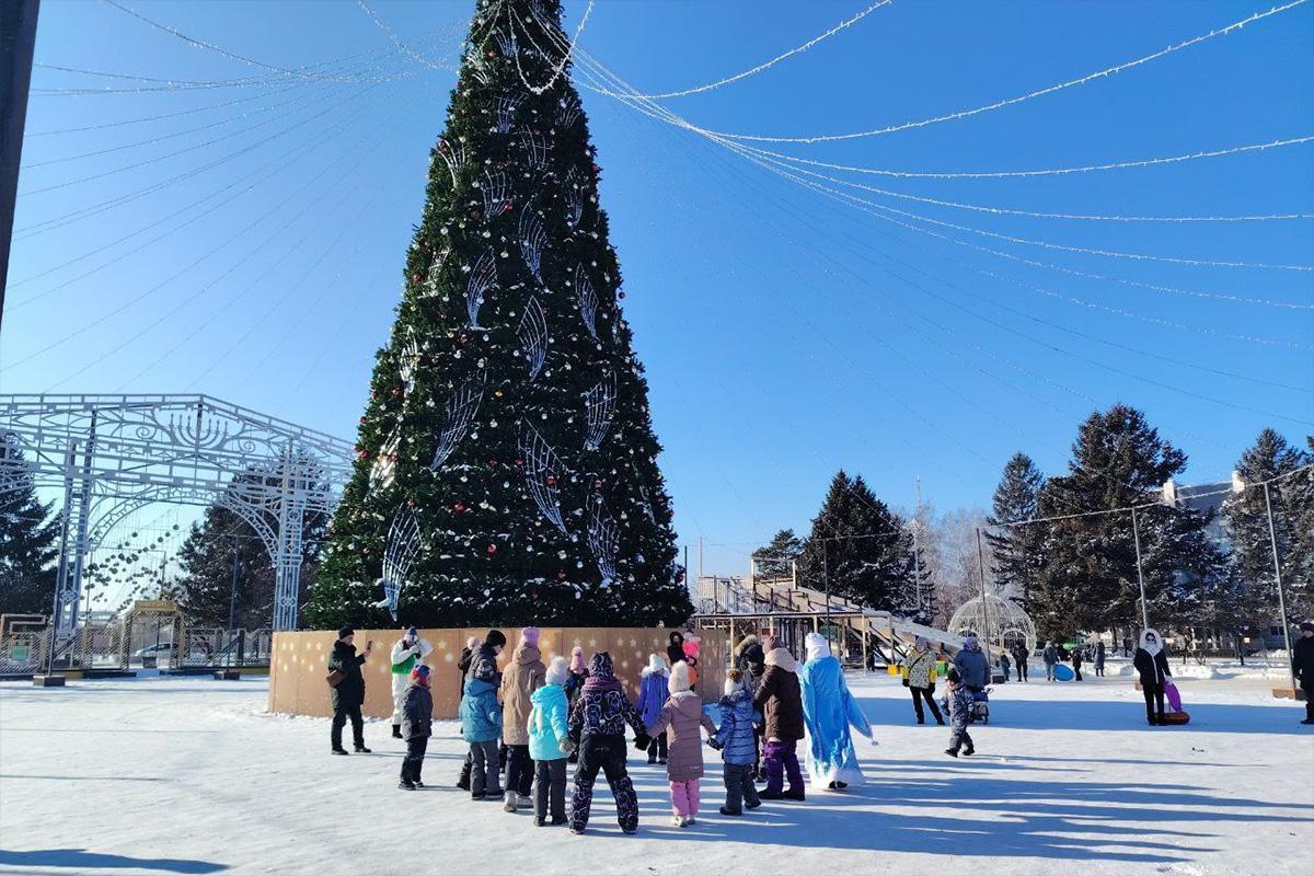 Праздничные представления проходят ежедневно в Биробиджане