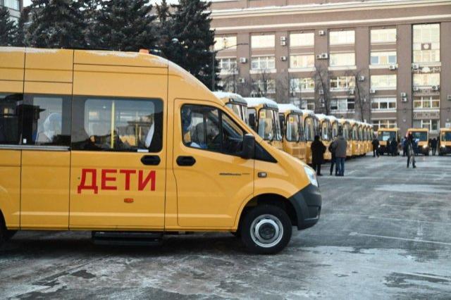 В школы Челябинской области привезли 55 новых автобусов