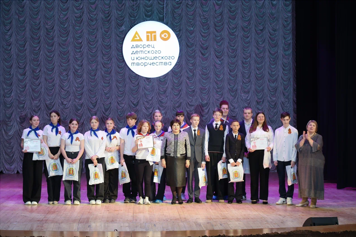 Спикер ЗС Владимирской области Ольга Хохлова наградила участников конкурса к 80-летию Победы: Ребята проявили находчивость и продемонстрировали любовь к истории