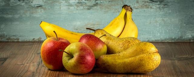Кардиолог Бокерия рекомендовала есть груши, яблоки и бананы для препятствования росту раковых клеток