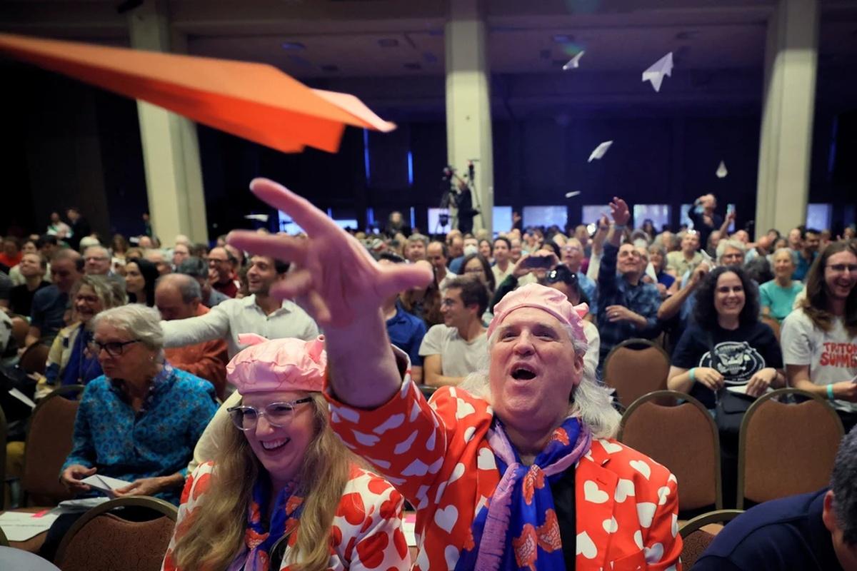 Пицца, тефлон и летучие мыши: странные открытия года на Шнобелевской премии