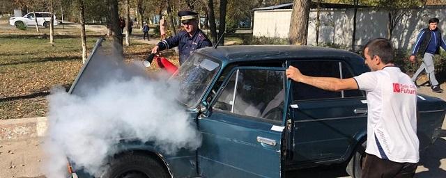 Полицейский из Ставрополья помог потушить горящий автомобиль