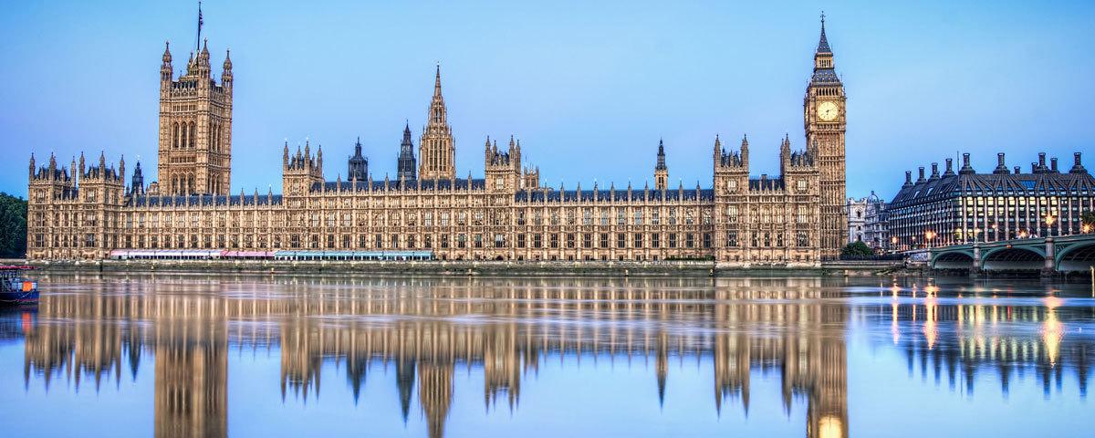 Парламент отсутствует в