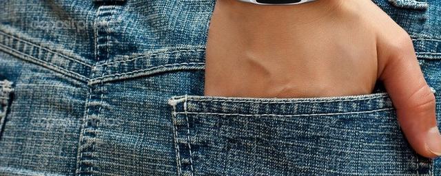 Стилист Эмили Синдлев показала, как выглядят самые актуальные джинсы будущего сезона