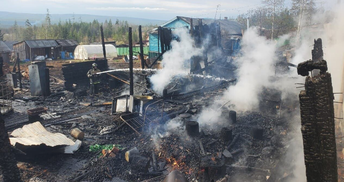 В Иркутской области мать и двое детей погибли при пожаре в жилом доме