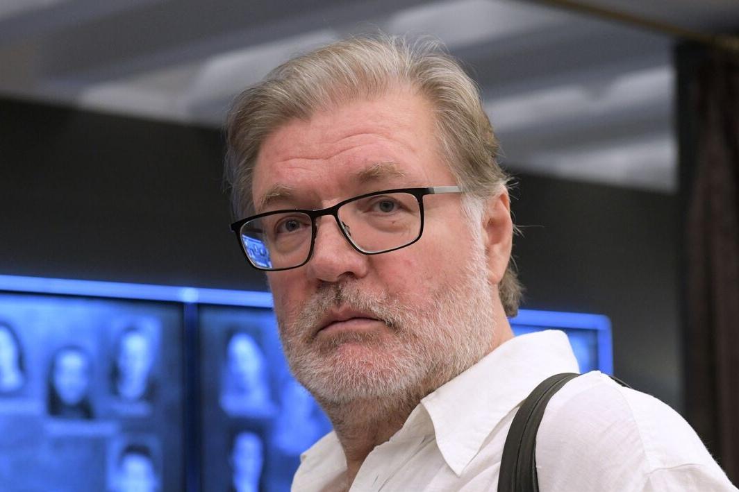 Готовил премьеру, но не дожил 3 дня: загадочные обстоятельства ухода народного артиста Владимира Симонова