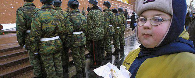 В РФ ежегодно 135 тысяч призывников не берут в армию из-за ожирения